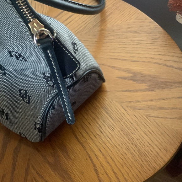 Dooney and Bourke in the classic DB pattern. Navy with pink inside - Picture 4 of 7